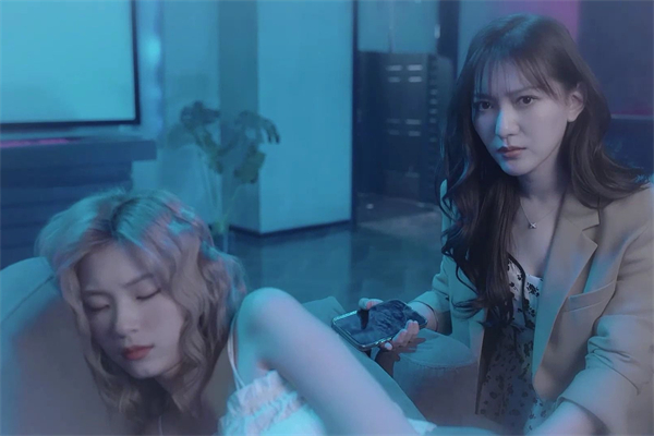 完蛋我被美女包围了无法运行解决方法